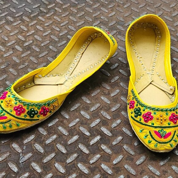 Handmade Khusa Yellow Slip On Leather Sole Embroidery Shoes Size 8 read desc - Picture 5 of 11